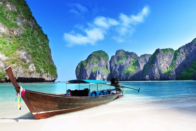 Fahren Sie mit dem Longtailboot nach Koh Phi Phi