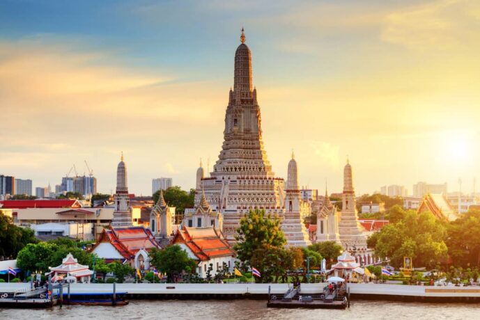 Entdecken Sie mit der Familie das Wahrzeichen von Bangkok: Der Wat Arun